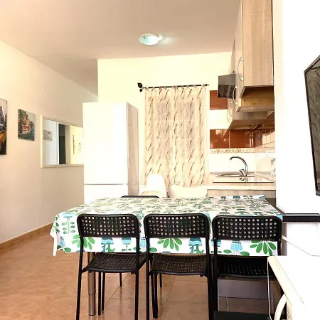 Two Bedroom Apartment, Pool, In Los Cristianos Colina II شقة لوس كريستيانوس