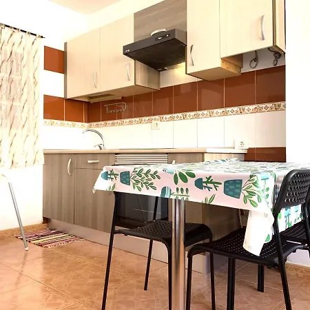 Two Bedroom Apartment, Pool, In Los Cristianos Colina II شقة *